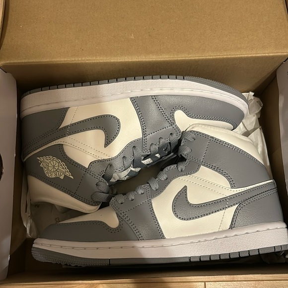 WMNS Grey Air  Jordan 1 Mids - Picture 1 of 6